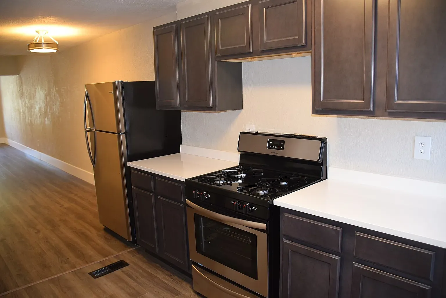 Studio, 520 sqft, $895 — Photo 3