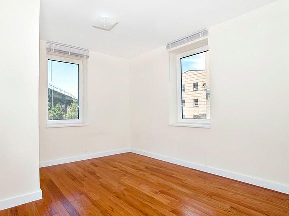 2nd image of 960 Willoughby Ave APT 4C