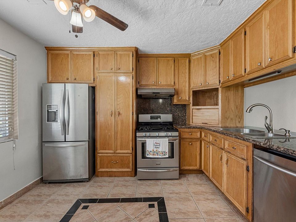1st image of 10319 Dunvegan Way