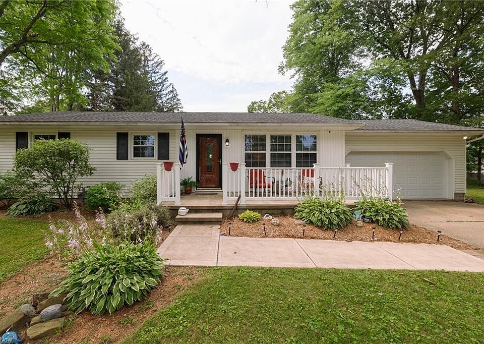 1st image of 215 Hazelwood Dr