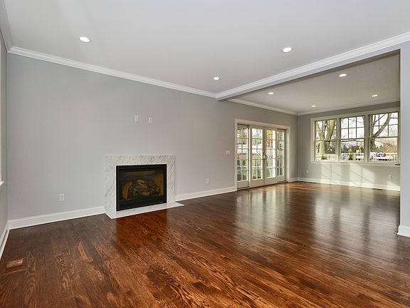 4th image of 440 Beach Ave