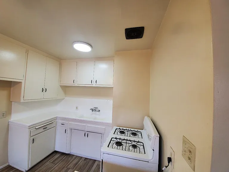 15908 Sherman Way #5 — Photo 3