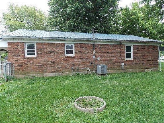 3rd image of 305 Peachtree Ln