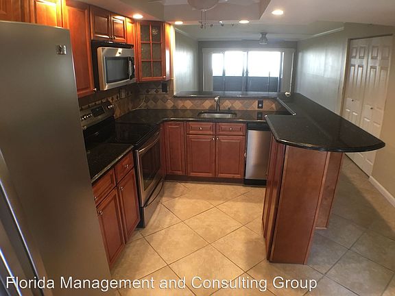 3rd image of 1905 SW 15th St APT 9