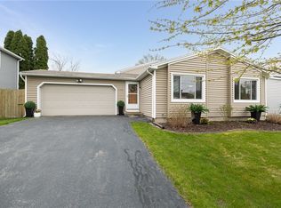 114 Pebbleview Dr, Rochester, NY 14612