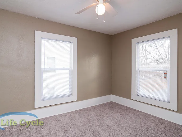 138 Travis St NE — Photo 8