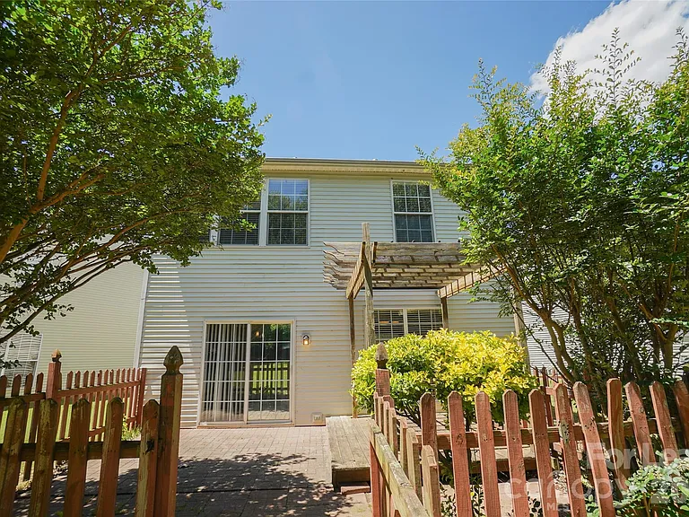 2411 Normancrest Ct — Photo 21