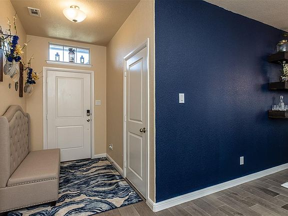 4th image of 4004 Esker Dr