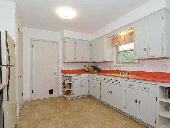 3rd image of 3413 W Pelican Ln