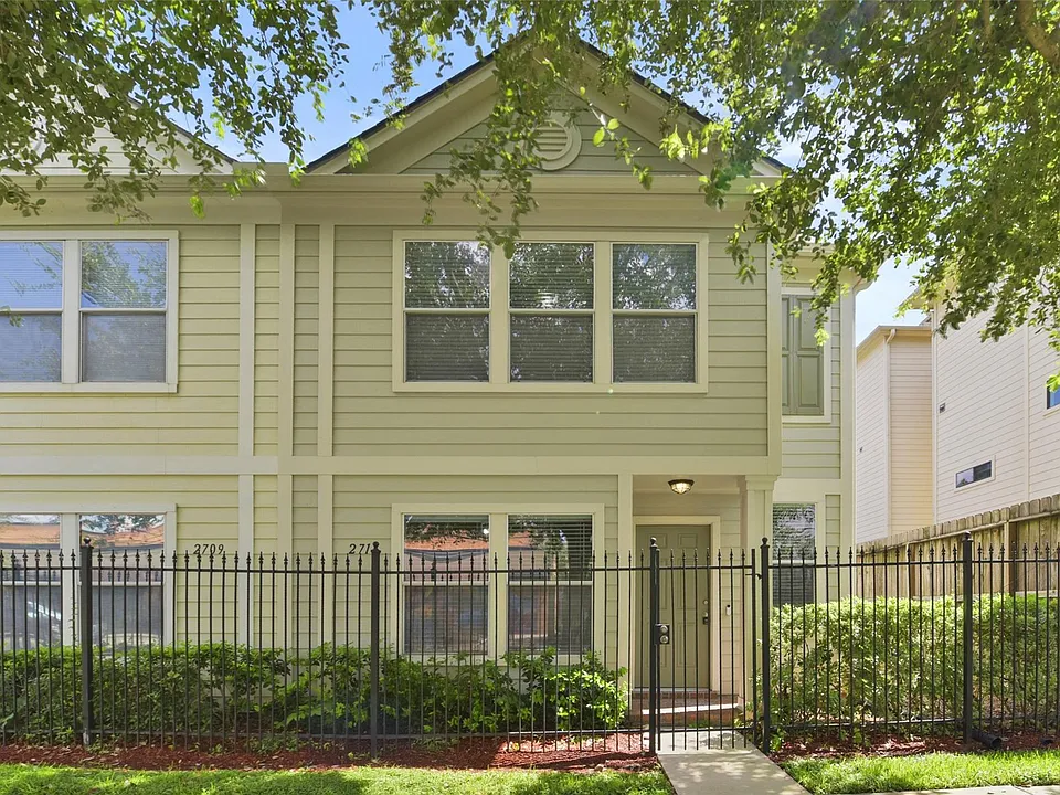 2711 Polk St
