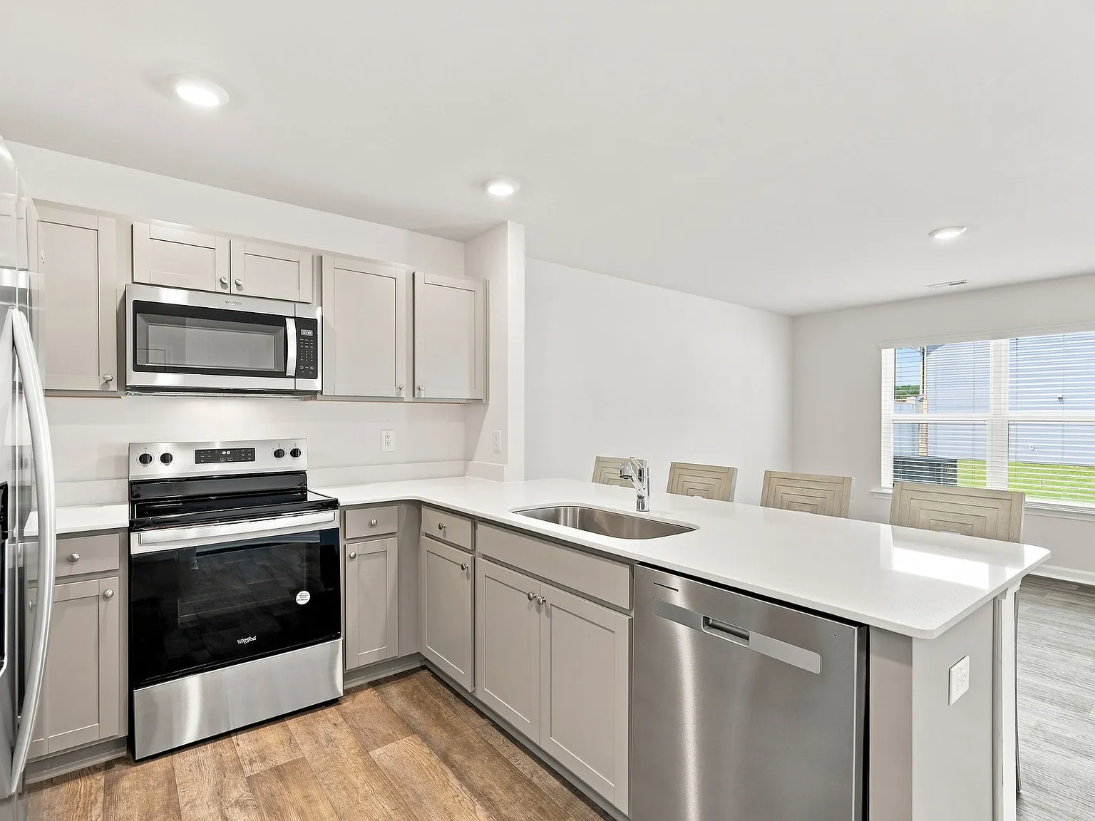 3 bed, 2.5 bath, 1418 sqft, $1,800 — Photo 3