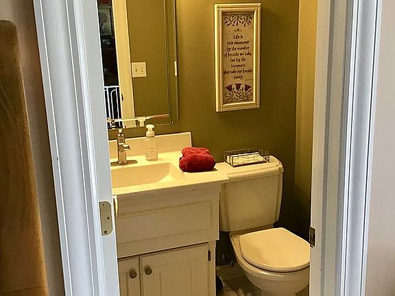 4th image of 5113 NE Ash Grove Pl