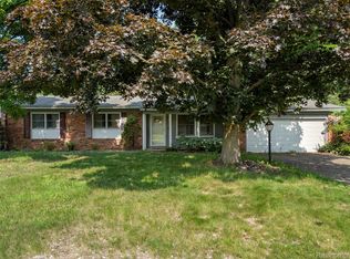 3077 Nanwich Dr, Waterford, MI 48329