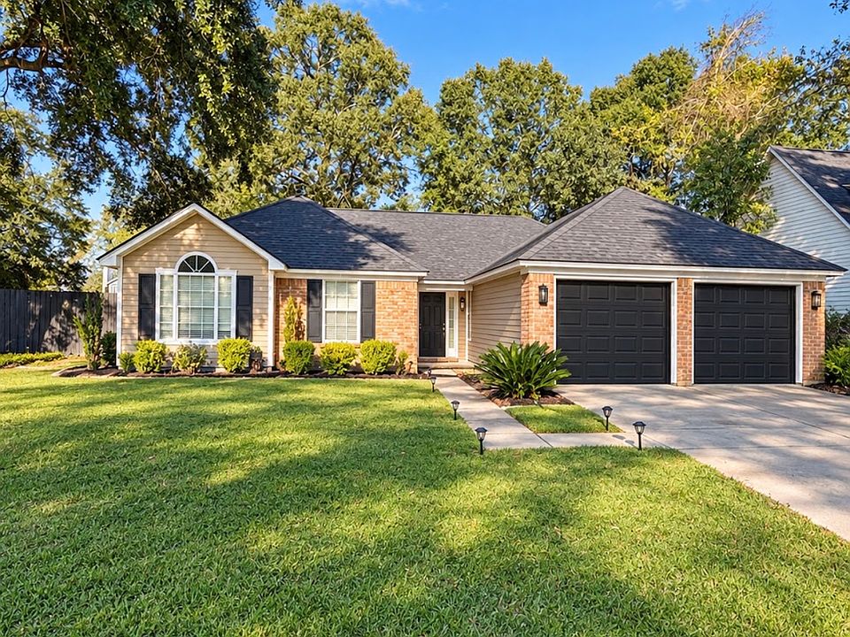 1st image of 24 Clearwater Ln