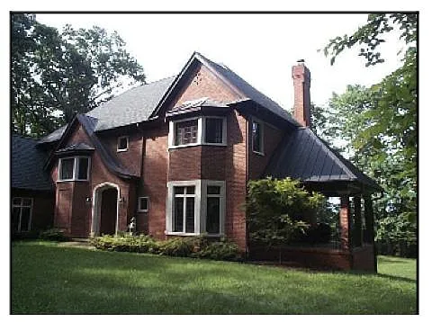 1045 Quail Hollow Ln photo 1