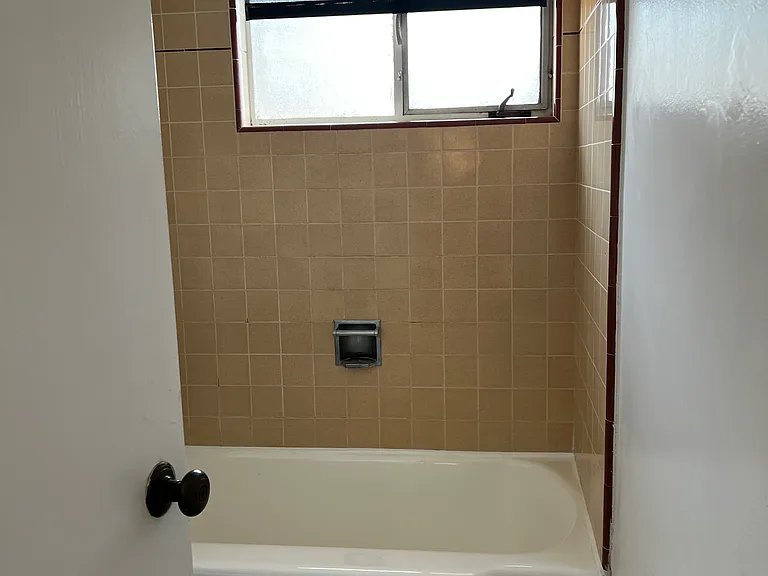 1477 Havenhurst Dr #4 — Photo 13