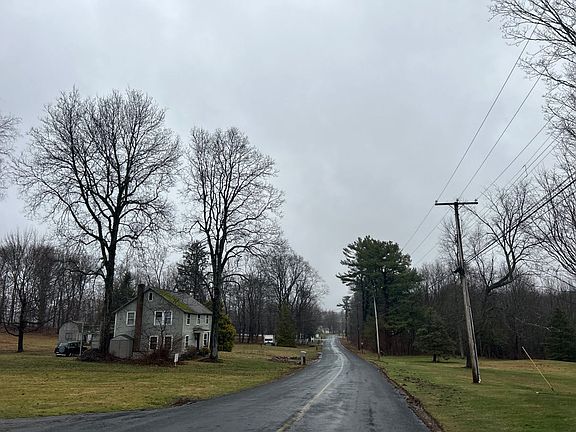 4th image of 121 Powder Hill Rd