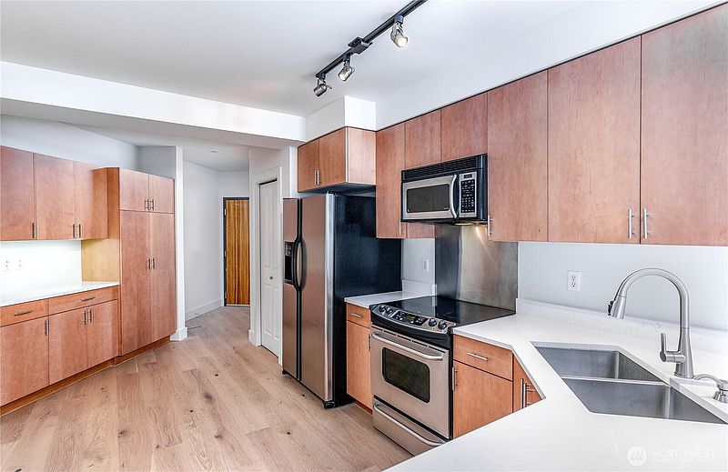 5th image of 159 Denny Way #208