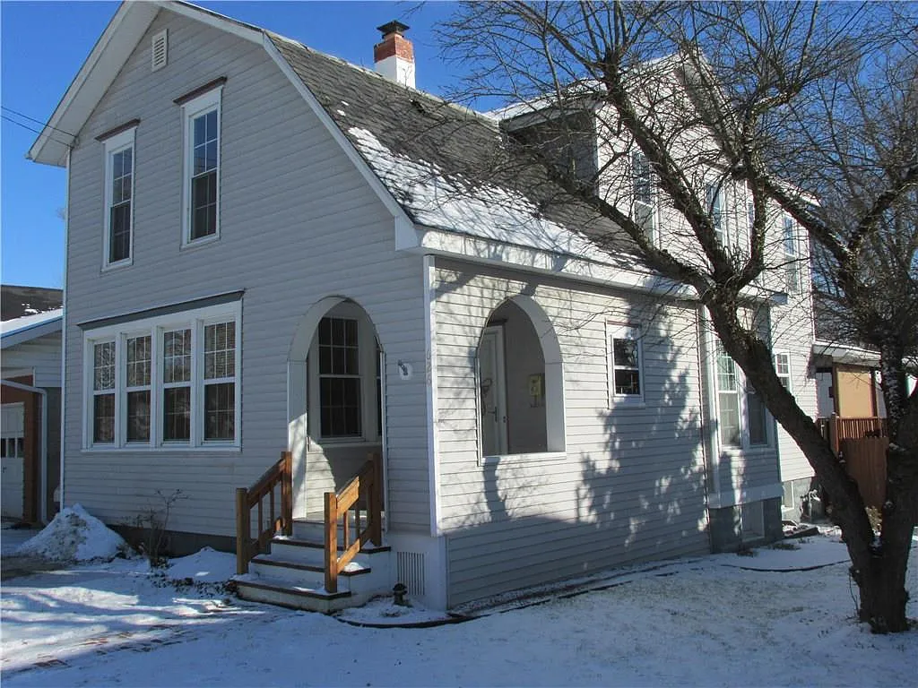 626 N Center St photo 1