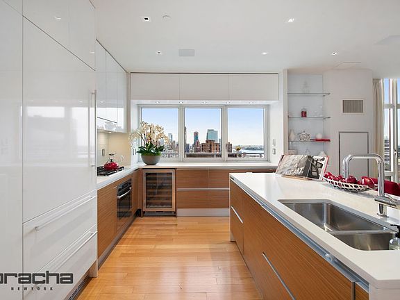 5th image of 555 W 59th St Penthouse B