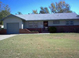 1808 Meadowlake Dr, Augusta, KS 67010