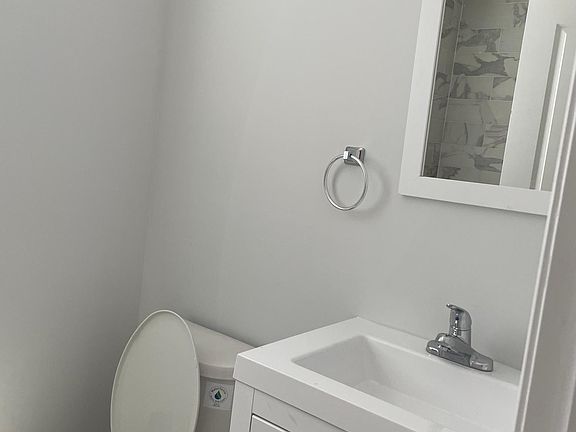 5th image of 111 Chelsea Ave #111