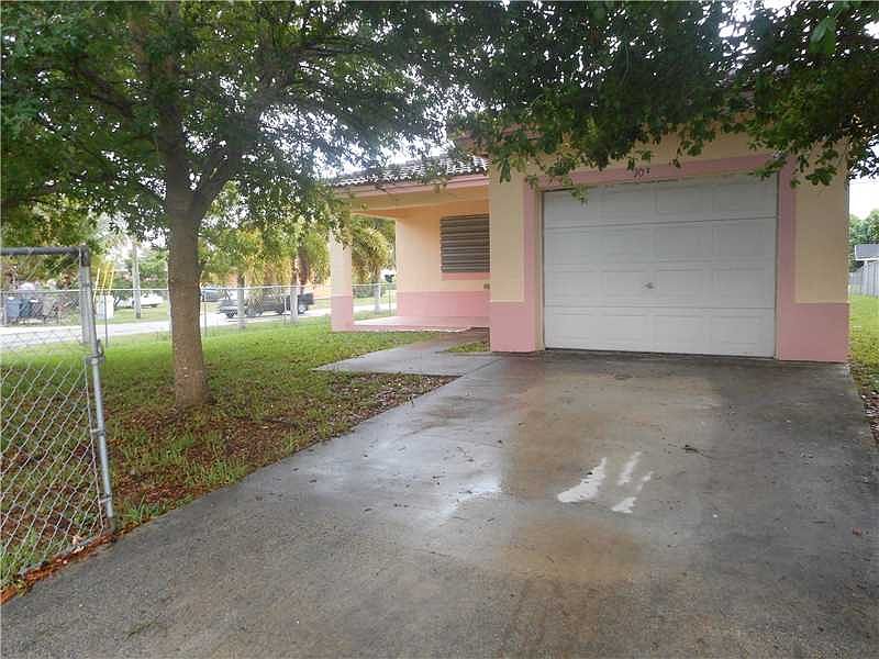 1st image of 903 NW 3rd St