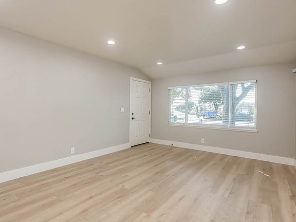 5th image of 1480 Endicott Dr