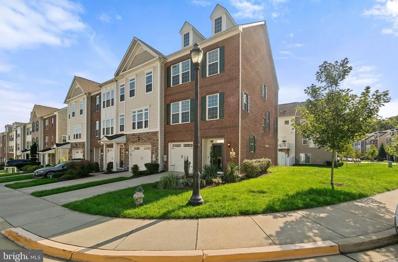 3 bed, 1760 sqft, $3,700 — Photo 2