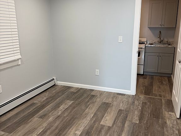 4th image of 233 Franklin Ave #2