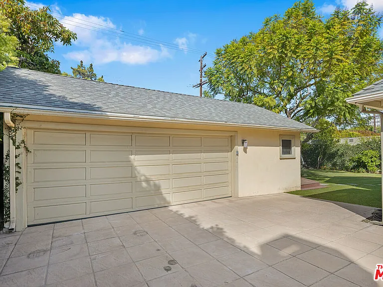 512 N Linden Dr — Photo 34