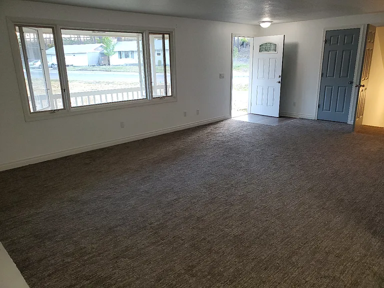 412 N Lilac Ln — Photo 7