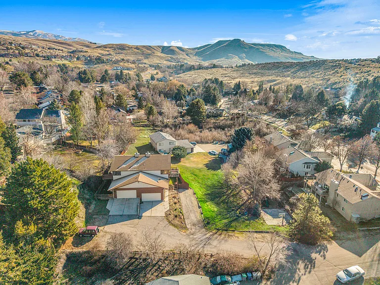 2228 E Roanoke Dr — Photo 54
