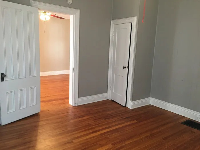 306 Flower Ave E — Photo 8