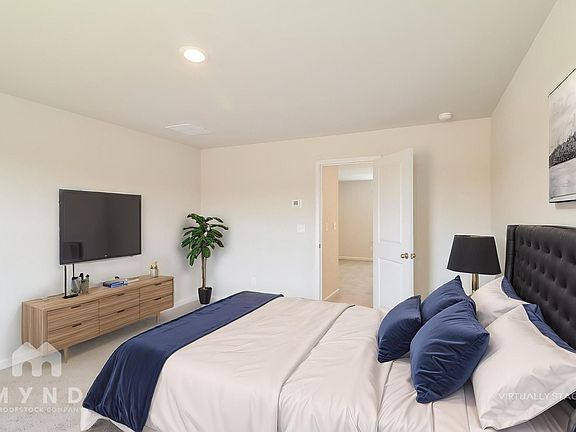 3rd image of 147 Avondale Blvd