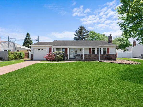 36 Norman Drive, Bohemia, NY 11716