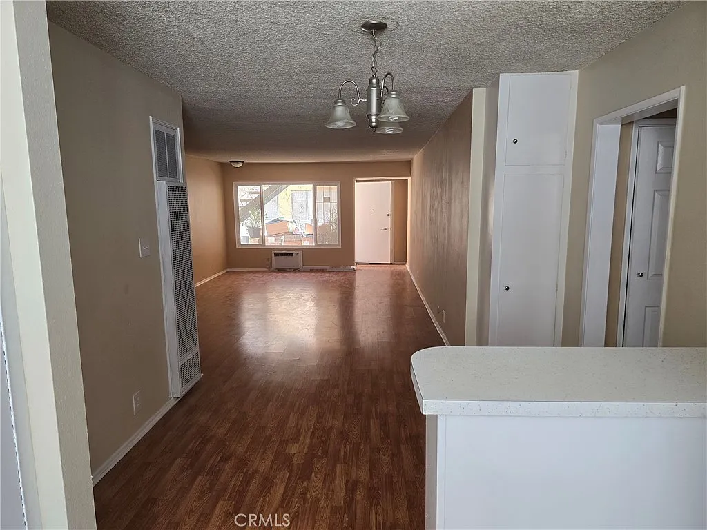 1 bed, 800 sqft, $2,100 — Photo 3