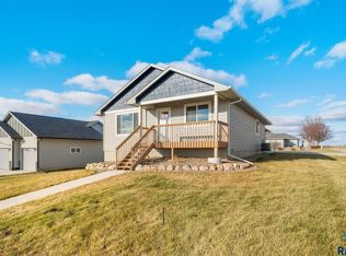 724 Sarah Cir, Garretson, SD 57030