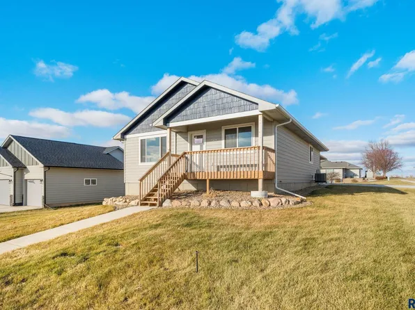 724 Sarah Cir, Garretson, SD 57030