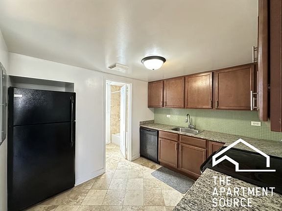 3rd image of 7630.5 N Milwaukee Ave #3B