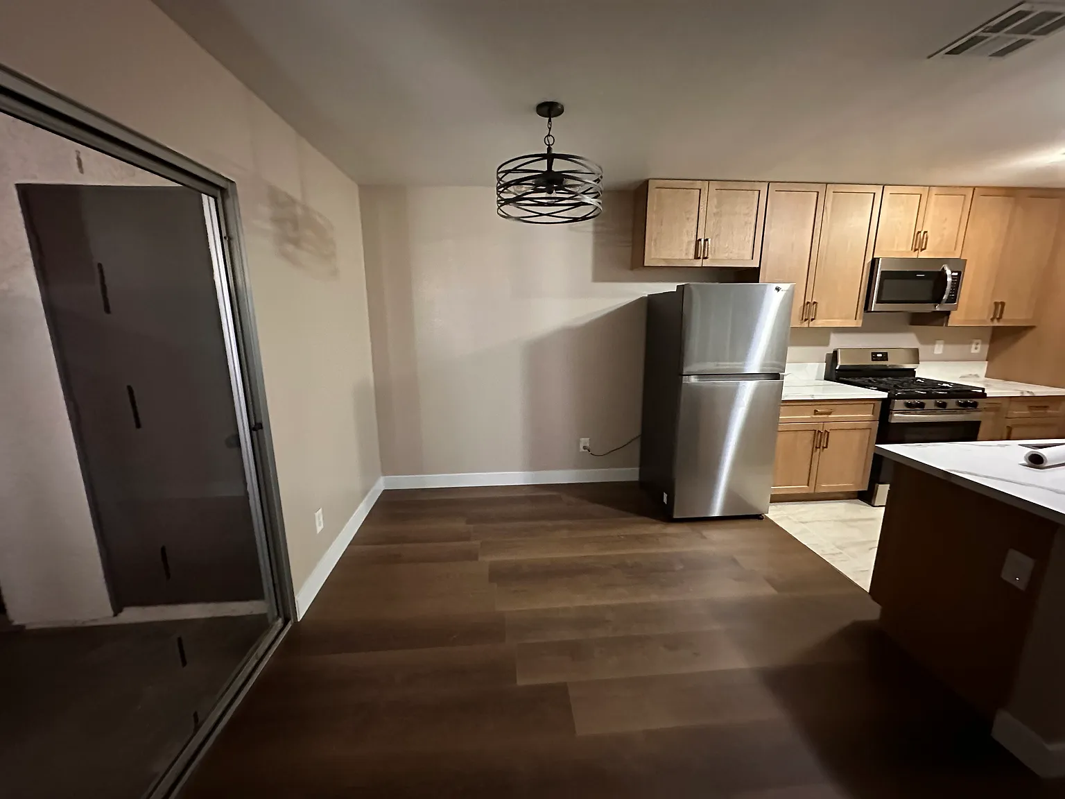 2 bed, 977 sqft, $3,000 — Photo 3