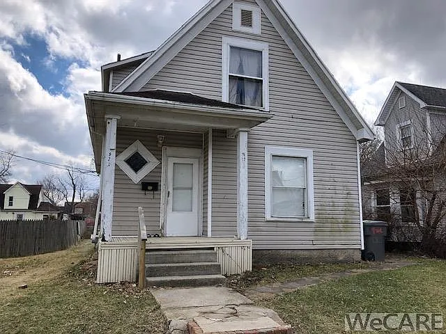 924 Fairview Ave photo 1