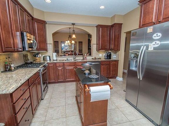 3rd image of 153 Stone Creek Dr