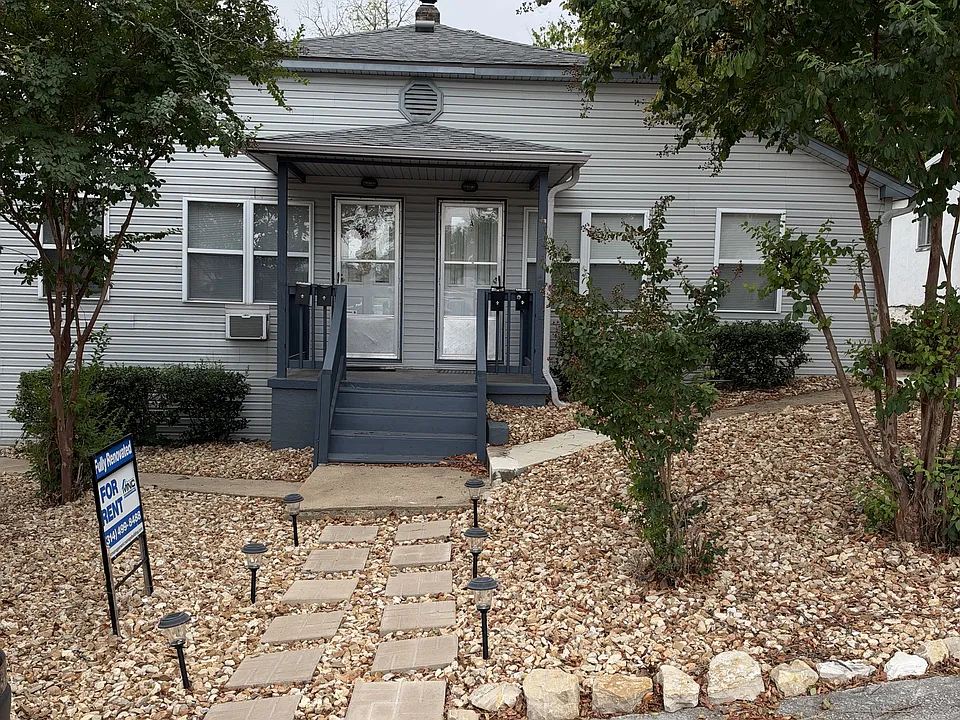 406 W College St #2