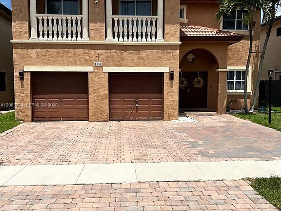 2nd image of 1240 NE 41st Pl