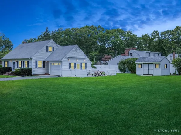 70 Old Stone Road, Calverton, NY 11933