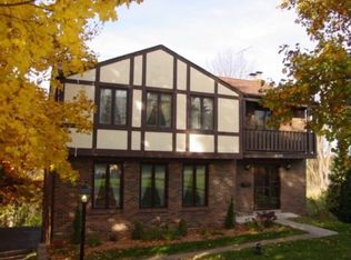 1125 Surrey Woods Rd, Bethel Park, PA 15102