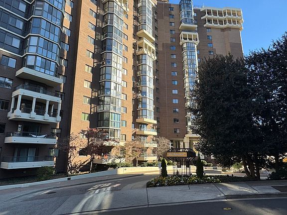2nd image of 1600 N Oak St APT 1533