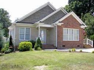 128 Hylton St, Mount Airy, NC 27030