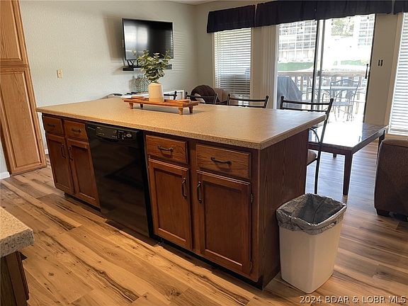 5th image of 103 Southwood Shores Pl #2C